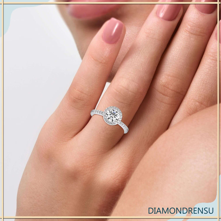 Round cut diamond in rose gold with round prong setting.
