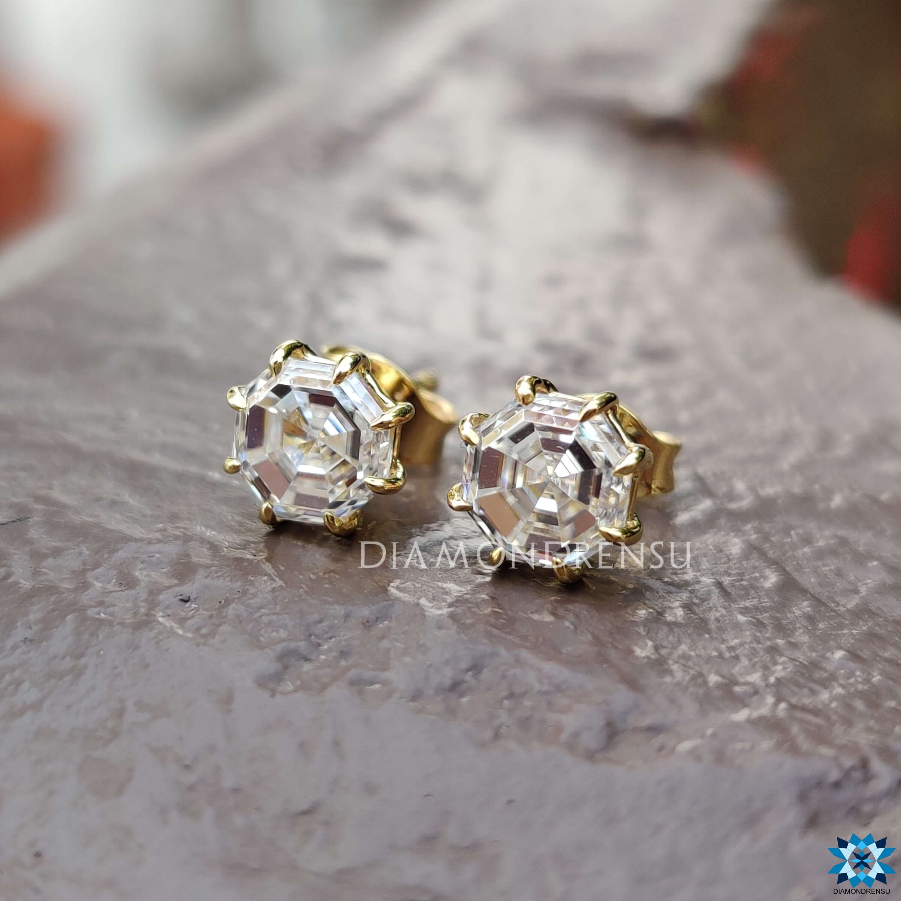 moissanite stud - diamondrensu