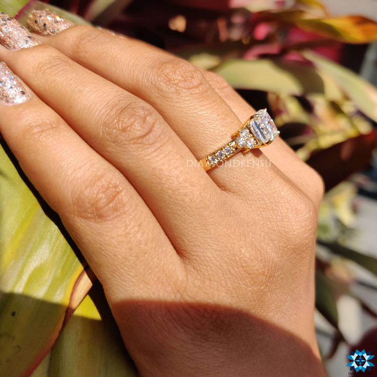 Yellow gold muse setting ring with prong mount.
