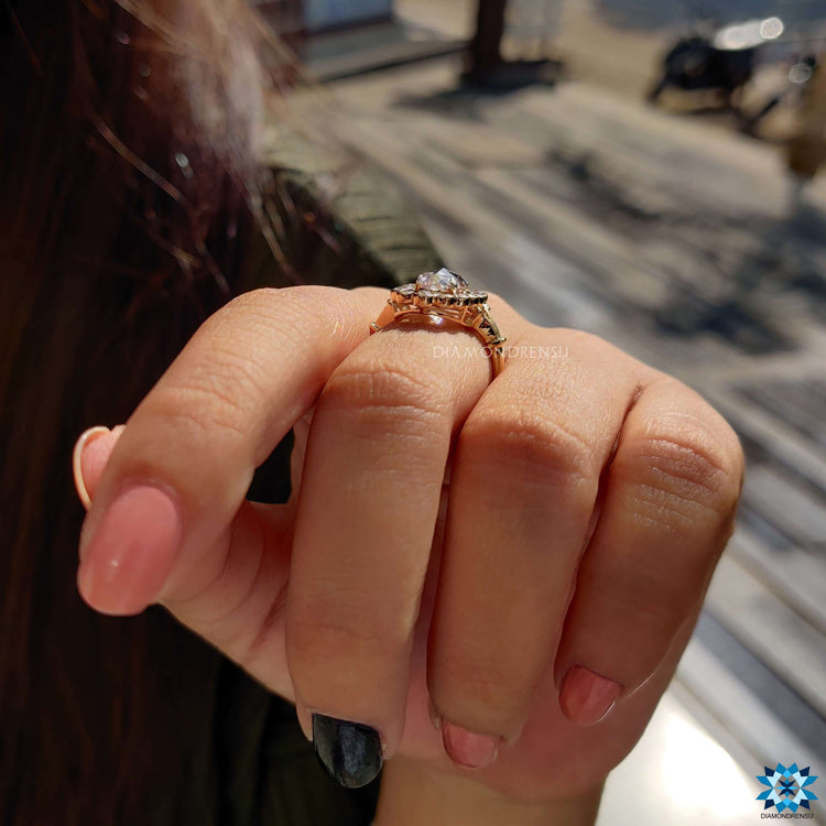 Buy moissanite ring with vintage design.
